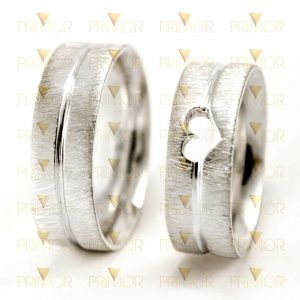 Aliança em Prata com Acabamento Acetinado e Coração Vazado PT022