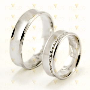 Aliança em Prata Polida com Efeito Curvado e 20 Zircônias PT021