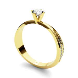 Anel de noivado solitário em ouro com pedras laterais duplas NV015