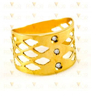 Anel de ouro todo trabalhado e recortado com 3 diamantes AN009