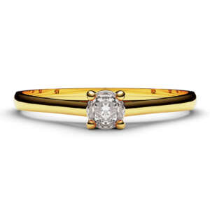 Anel solitário em ouro modelo com detalhe vazado e 4 garras DB009