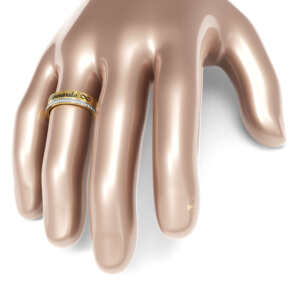 Par de Alianças em ouro modelo Black White nomes AL089